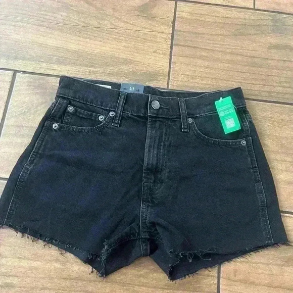 NWT GAP 3” Cheeky short high rise black shorts size 2/26 petite - Picture 2 of 5